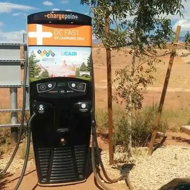 Silverlink Bolt 50 kW DC Charger with Payment Terminal